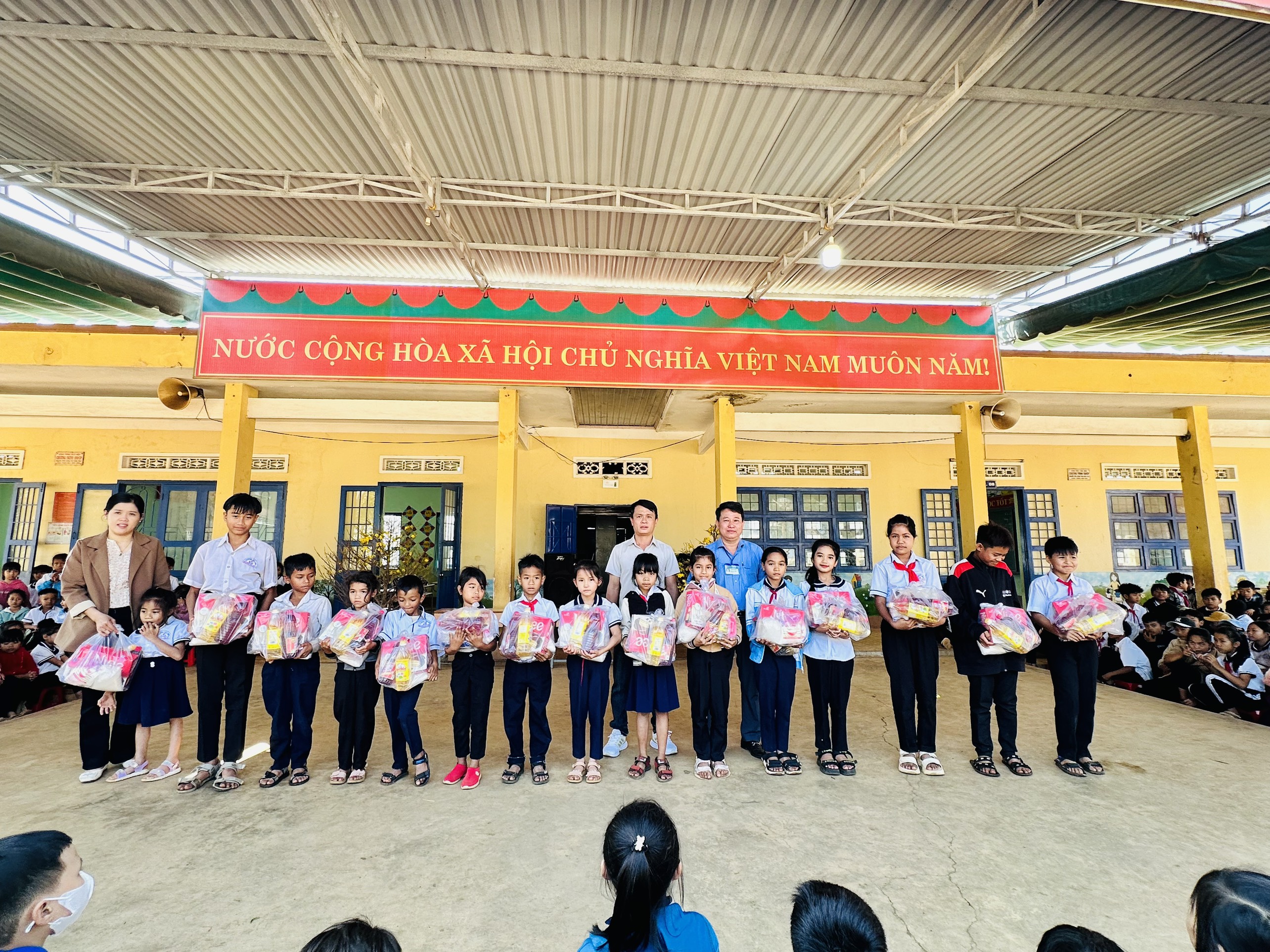 Xuân yêu thương Xuân yêu thương