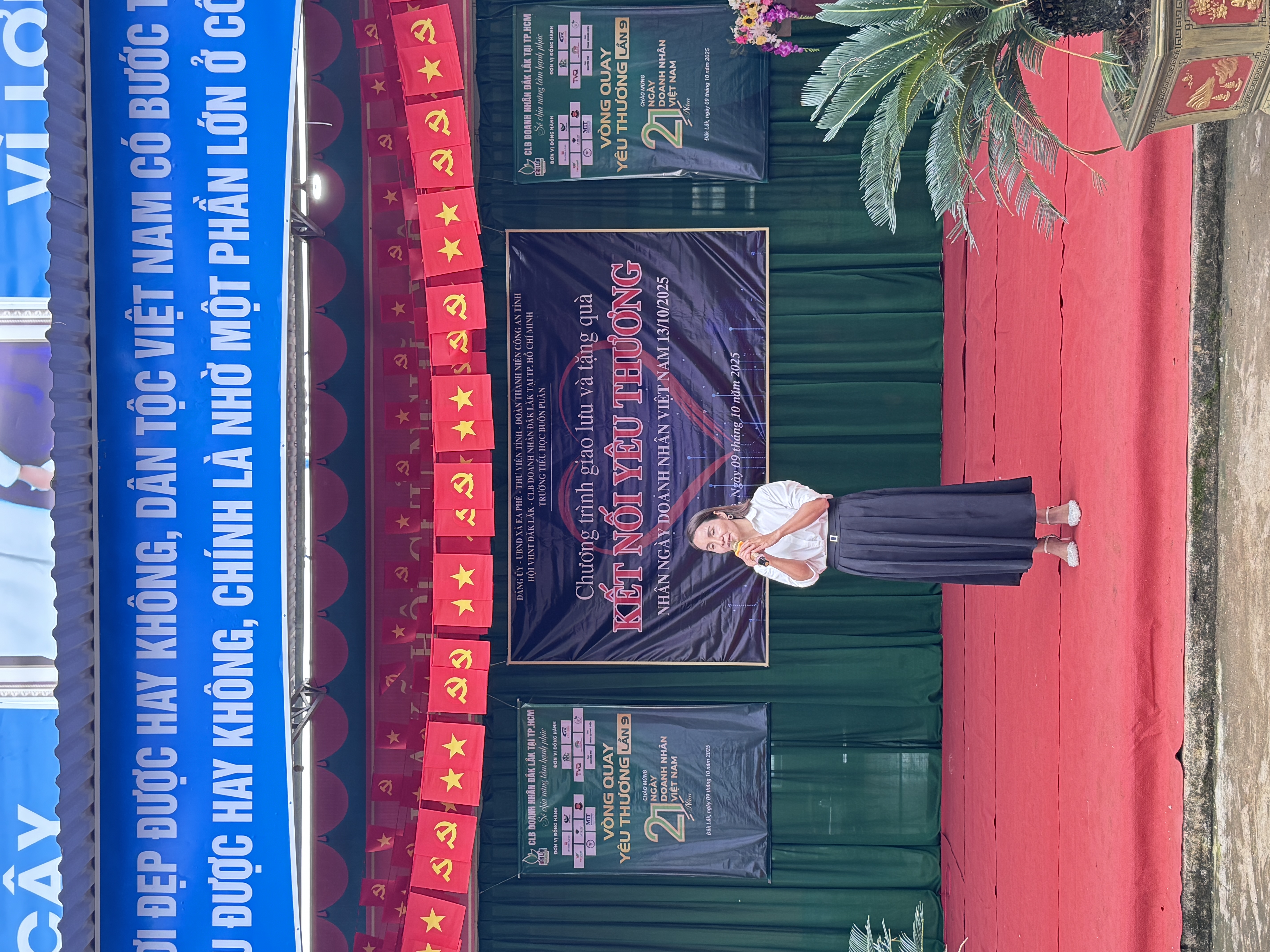 Chương trình giao lưu và tặng quà- kết nối yêu thương nhân ngày doanh nhân Việt Nam 13 tháng 10 Chương trình giao lưu và tặng quà- kết nối yêu thương nhân ngày doanh nhân Việt Nam 13 tháng 10