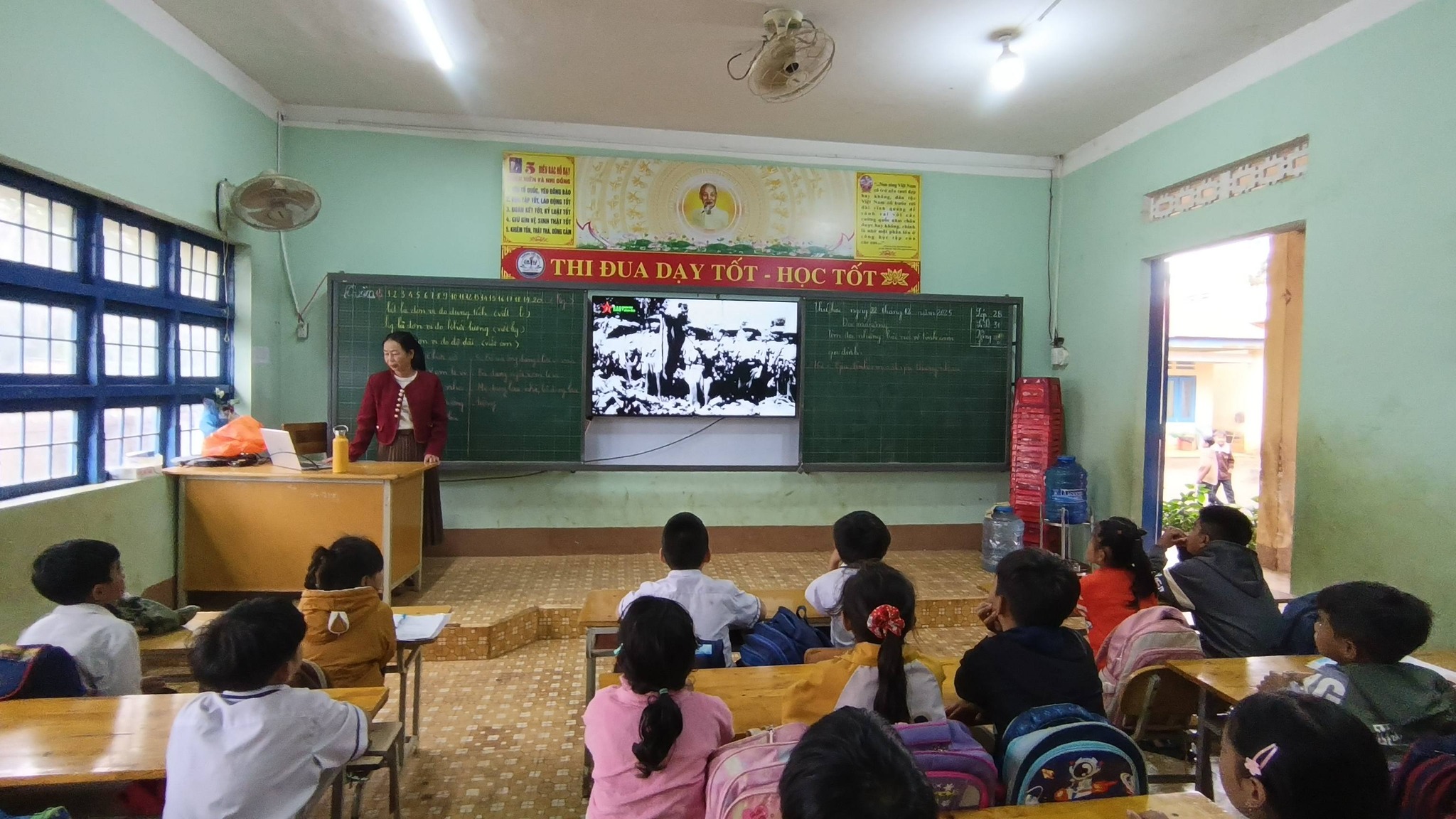 EM TẬP LÀM CHÚ BỘ ĐỘI