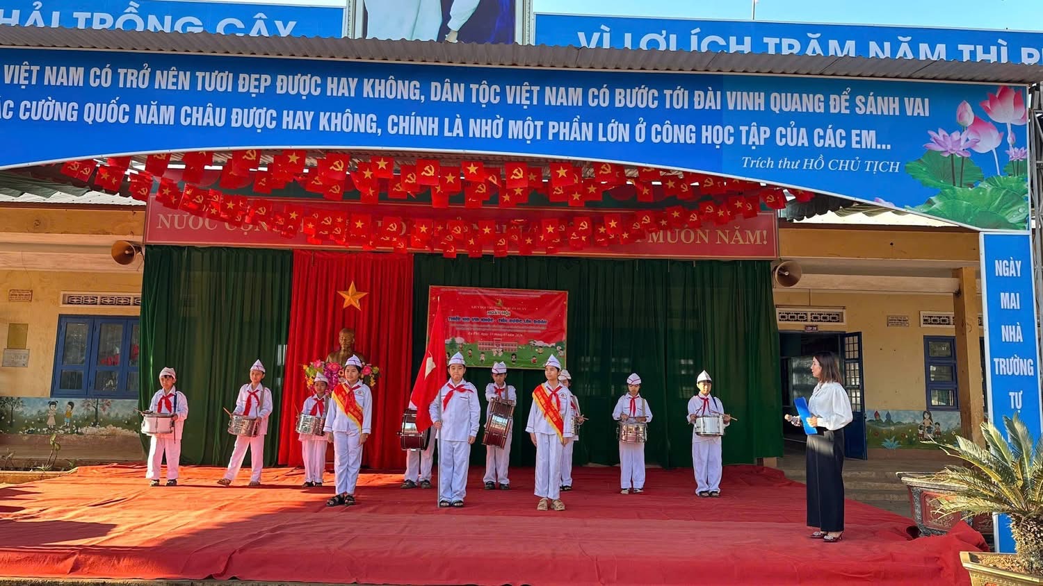 Ngày hội thiếu nhi vui khoẻ- Tiến bước lên Đoàn